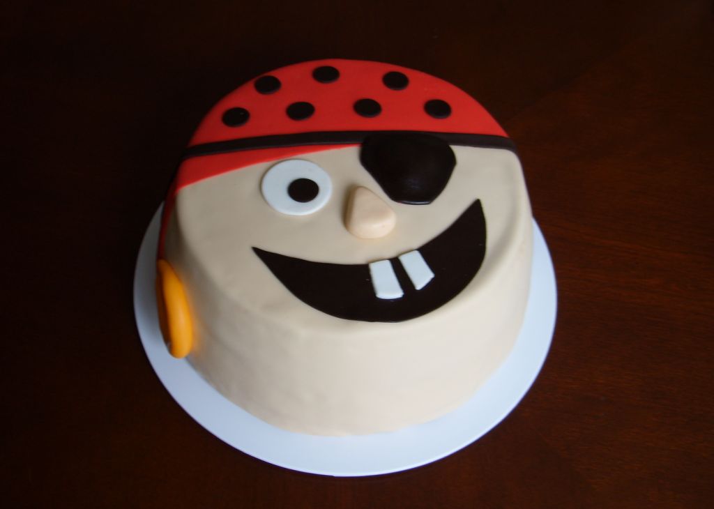 Pirate Cake For some reason I absolutely love this cake 